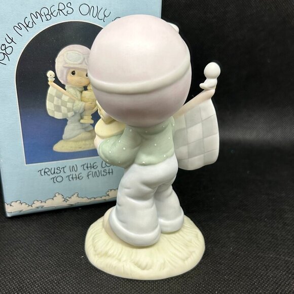 Precious Moments "Trust In The Lord To The Finish" Collector's Club figurine - Picture 3 of 5